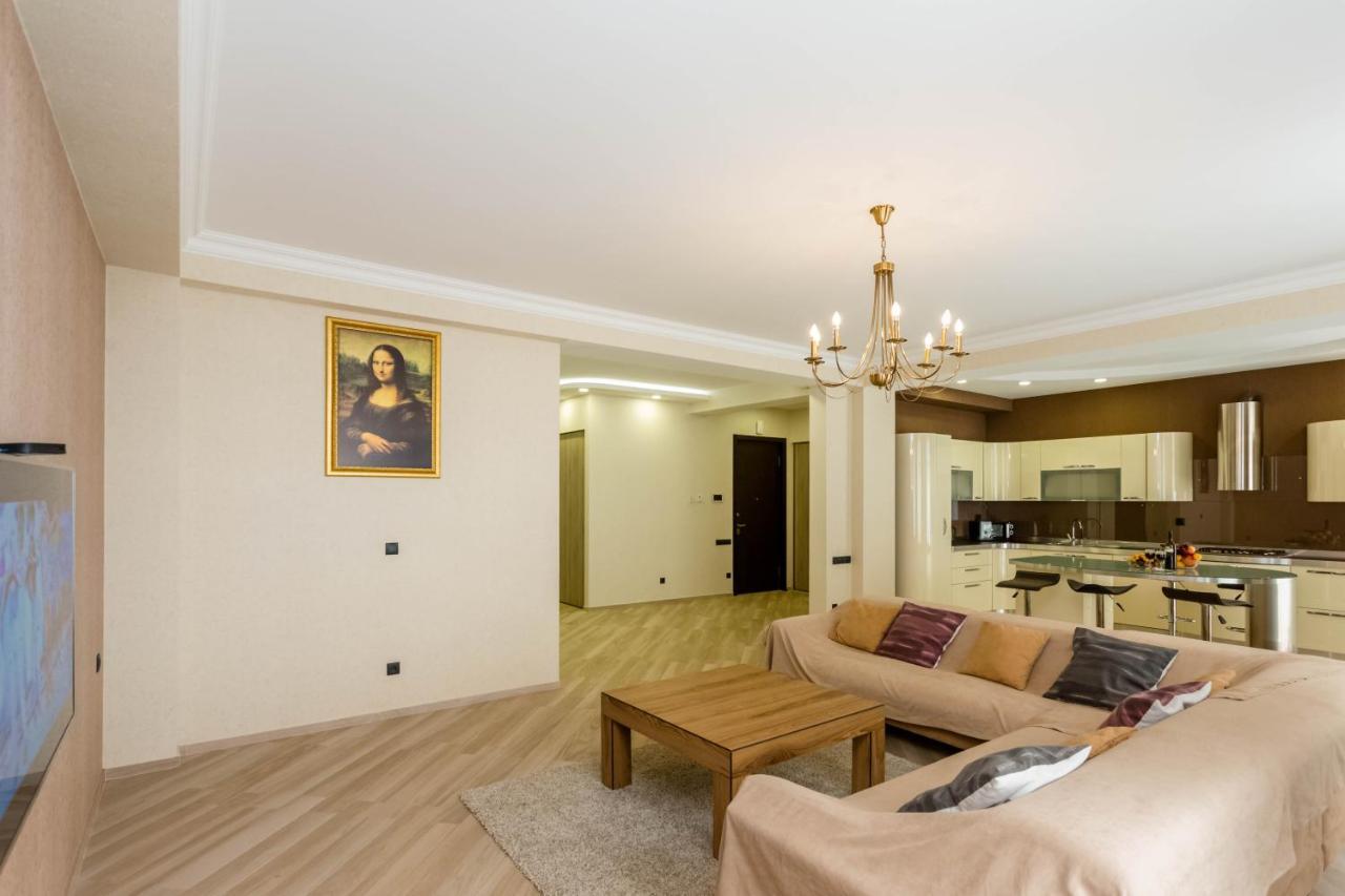 Rustaveli Residence III ティビリシ エクステリア 写真